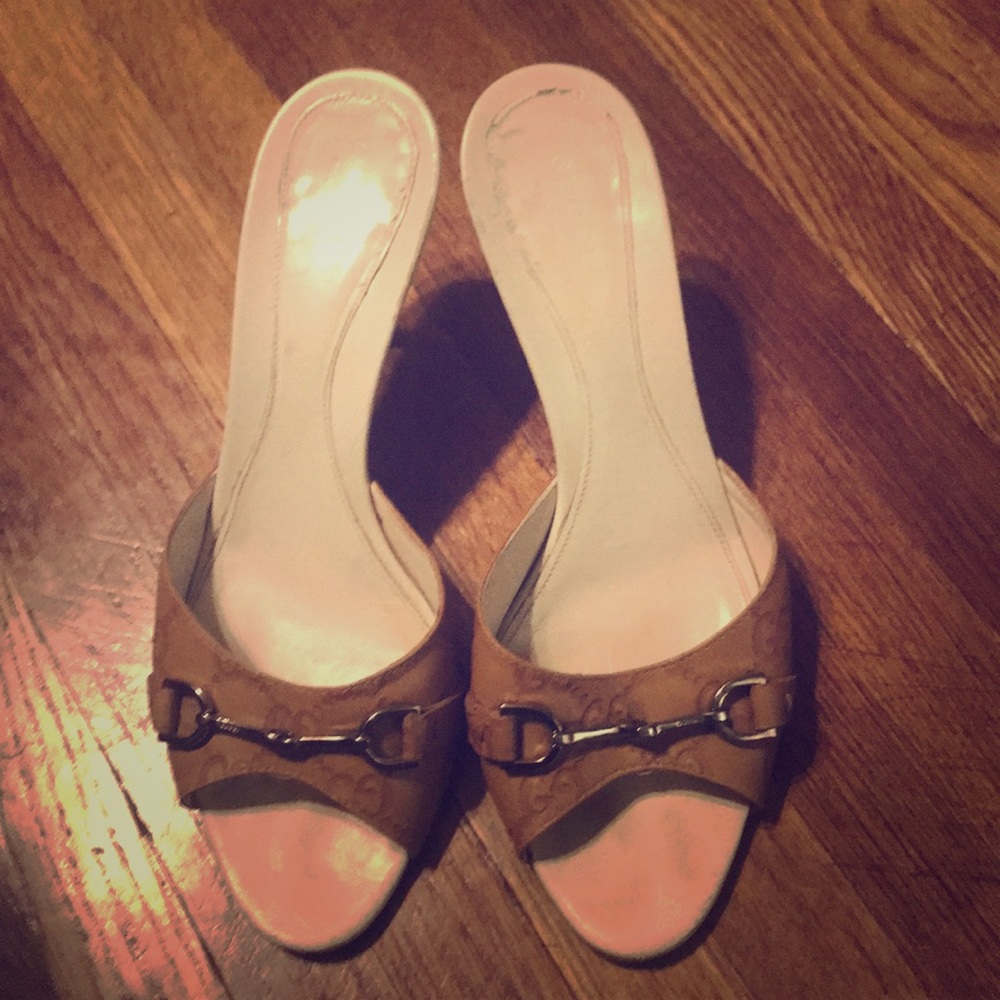 Gucci GG Canvas Pumps